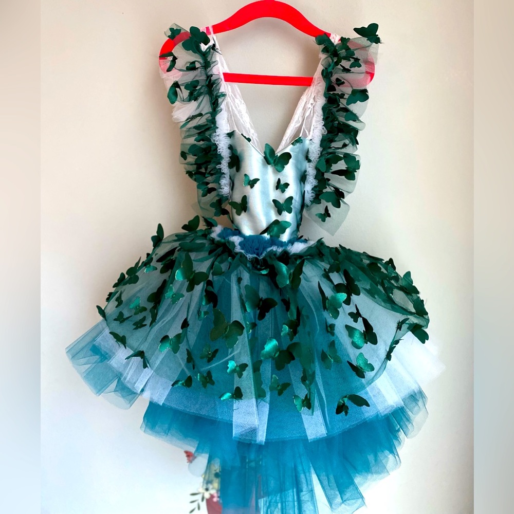 Gorgeous butterfly dress! Perfect for those birthday princesses!